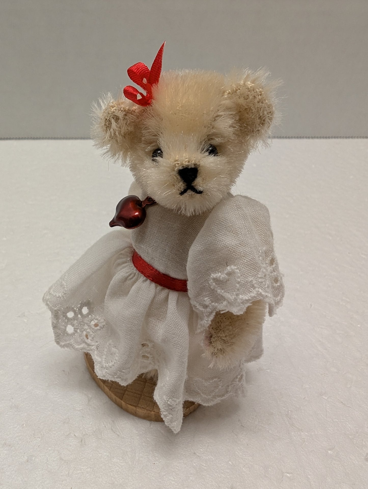North American Mohair Miniature Muffy Valentine 1 (5819) image 0