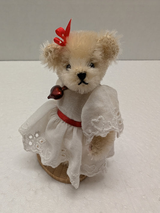 North American Mohair Miniature Muffy Valentine 1 (5819) image 0