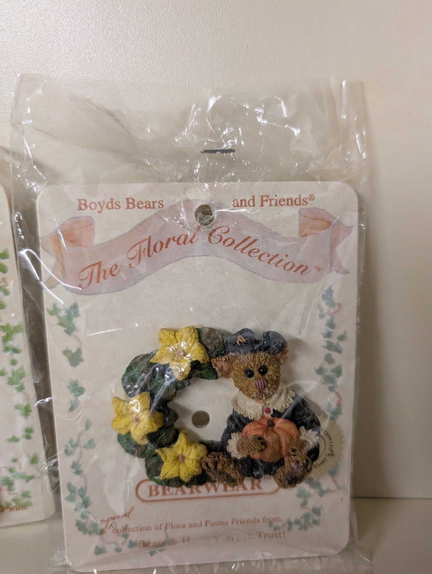 Boyds Pin Bearwear Floral Collection Punkin's Puss  Harvest Time 26133 image 0
