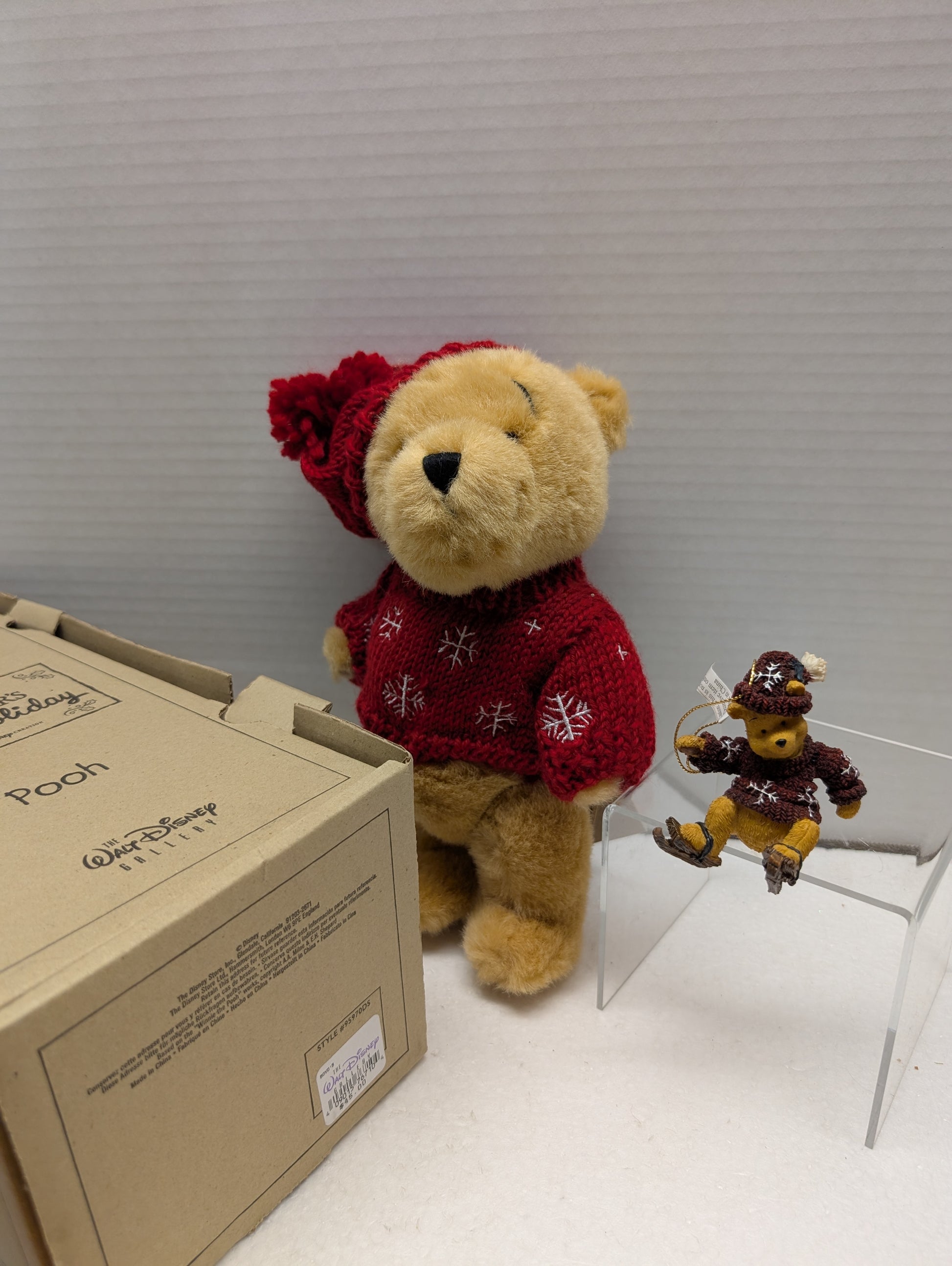 Boyds Pooh Bear's Winter Holiday Pooh 95970DS image 1